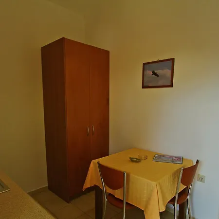 Monachus Monachus Apartment *